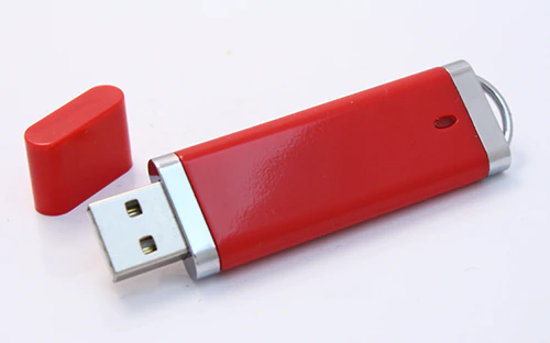 Tani pendrive z tworzywa