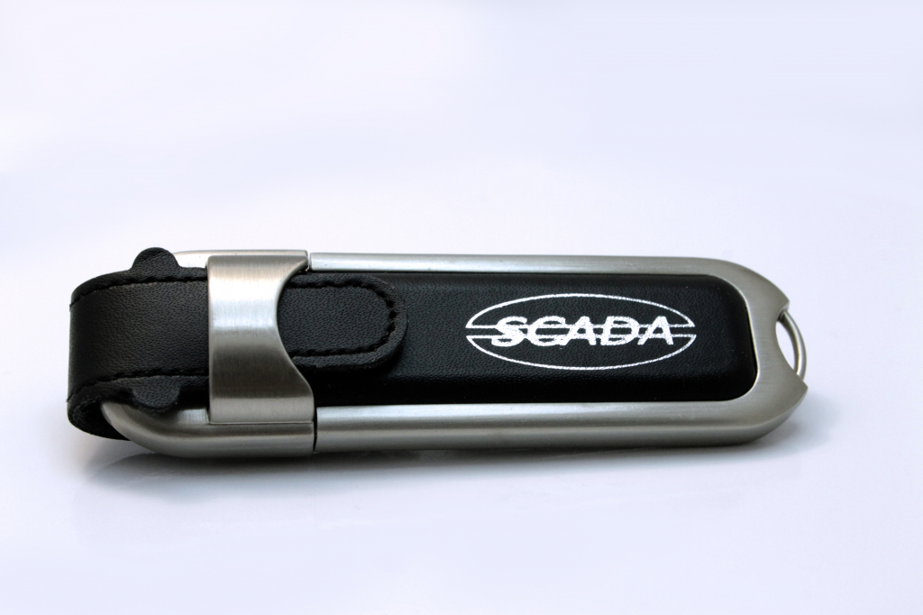 Pendrive z tłoczeniem logo