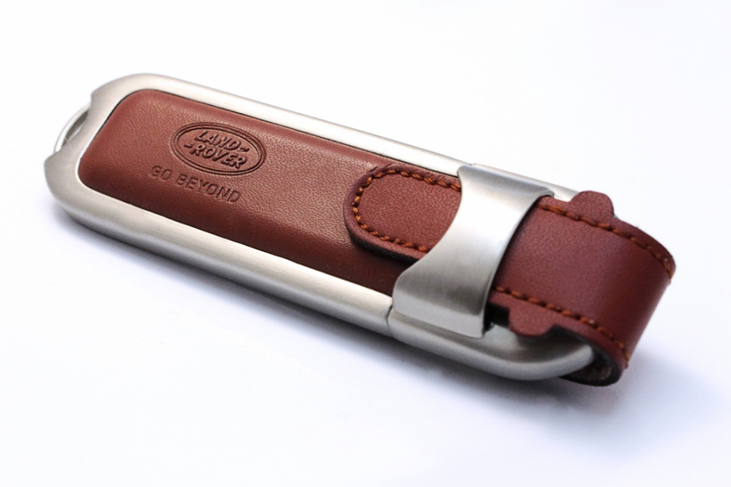 Pendrive z tłoczeniem logo